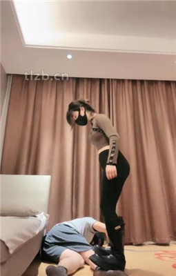 图片[3]_【不期而遇】恋臀爱好者-长筒靴艺术踢踩跺/磕头认错_绳艺库视频下载