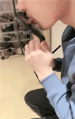 【时安】袜子塞嘴鞭打/舔多双脏鞋/臭脚捂脸_绳艺库视频下载