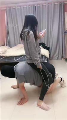 图片[8]_【金桔小主】夜跑后小白鞋白袜踩虐暴打【下】_绳艺库视频下载