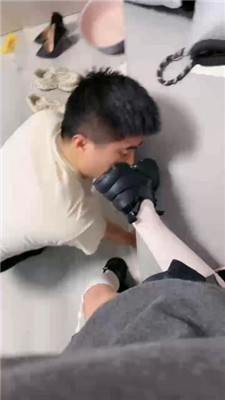 图片[14]_【樱子大人】狗舌头擦鞋器-鞋耳光/踩狗爪/全体重踩踏/鞭打_绳艺库视频下载