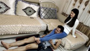 牛仔裤坐脸腿绞杀_绳艺库视频下载