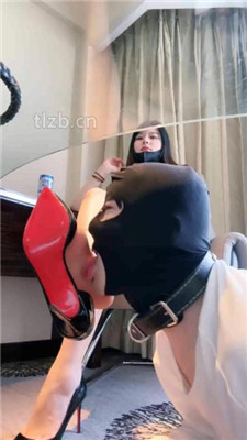 图片[17]_【琪琪大人】桌下伺候-酸臭味的马卡龙口水喂食-腿绞窒息_绳艺库视频下载