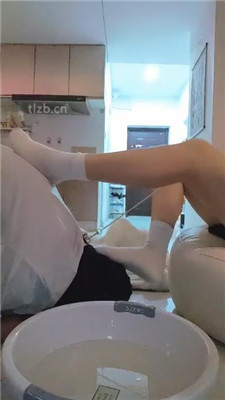 图片[9]_【小猫】舔毛拖鞋白袜/伺候沐足_绳艺库视频下载