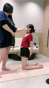 【小羊】女神母畜-掐脖窒息/口水塞嘴虐打_绳艺库视频下载