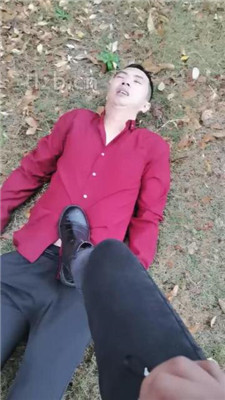 图片[2]_【凌儿女神】鞭打/舔脏鞋臭脚/玩户外舔脏鞋/关狗笼_绳艺库视频下载