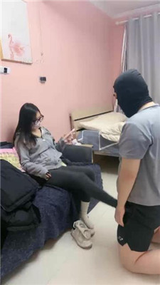 【金桔小主】夜跑后小白鞋白袜踩虐暴打【下】_绳艺库视频下载