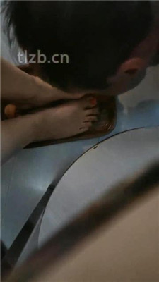 图片[5]_【西安天使】桌下视角恋足舔-踩踏喂食_绳艺库视频下载