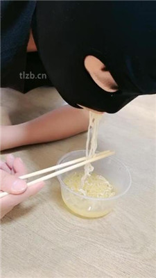 图片[9]_【Belle】圣水泡面/长靴踩踏碾压/胯下辱_绳艺库视频下载