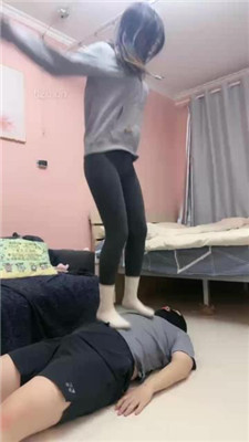 图片[8]_【金桔小主】夜跑后小白鞋白袜踩虐暴打【上】_绳艺库视频下载