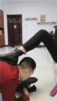 图片[11]_【凌儿女神】鞭打/舔脏鞋臭脚/玩户外舔脏鞋/关狗笼_绳艺库视频下载