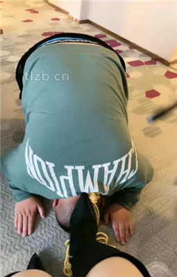 图片[10]_【酒鸽】双S-人体烟灰缸-长靴小白鞋踩/踩踏/骑马/闻臭白袜_绳艺库视频下载