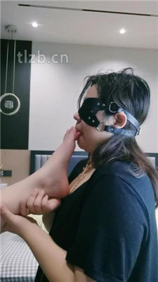 图片[8]_【小羊】发骚闺蜜跪舔臭脚【上】_绳艺库视频下载