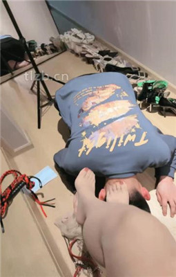 图片[11]_【时安】袜子塞嘴鞭打/舔多双脏鞋/臭脚捂脸_绳艺库视频下载