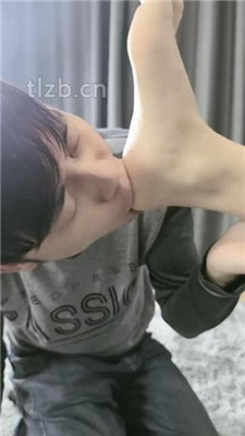 图片[9]_【悦兮】仔细品尝吮吸主人的裸足_绳艺库视频下载