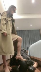 【漫漫】狗链遛狗/舔脏鞋底/吃口水/转胯鞭打_绳艺库视频下载