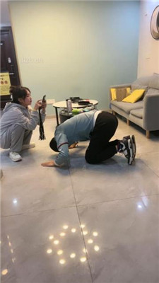 图片[6]_【乔妹】运动鞋白袜踩地毯狗/虐乳/鞭打_绳艺库视频下载
