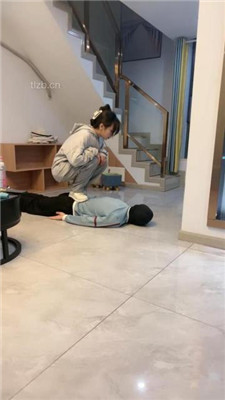 图片[3]_【乔妹】运动鞋白袜踩地毯狗/虐乳/鞭打_绳艺库视频下载