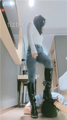 图片[4]_【妮蔻】长靴S胯下辱/掐肉/吃白袜/臭脚捂脸_绳艺库视频下载