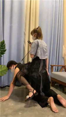 图片[9]_【甘露】凉鞋踩狗头/狗链遛狗/踢踹/骑马踩踏_绳艺库视频下载