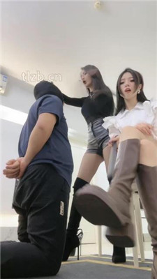 图片[7]_【萱萱】双S-长靴踩狗爪/磕头/板子抽打/胯下辱/踩踏【双视角版】_绳艺库视频下载