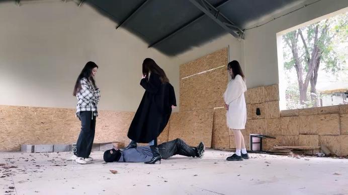 图片[5]_【宸宸】三S废弃厂房-艺术踢踹/踩踏【双视角版】_绳艺库视频下载