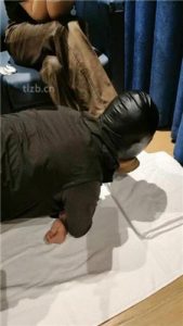 【玥野兔】短靴白棉袜踩狗脸_绳艺库视频下载