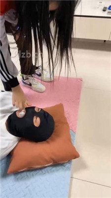 图片[7]_【精神小妹】素人学生妹-耳光/全体重踩踏/白袜塞嘴_绳艺库视频下载