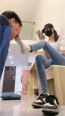 图片[17]_【美娜格格】白短靴&AJ全体重踩地毯_绳艺库视频下载