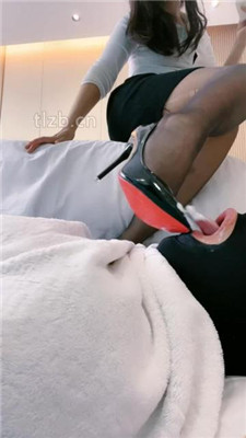 图片[10]_【天秤祖宗】黑丝美腿踩脚垫/嘴叼高跟【完整版】_绳艺库视频下载