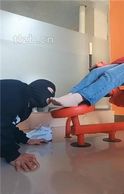 图片[3]_【术术】多视角重度虐-不把狗当人-踩踏鞭打_绳艺库视频下载