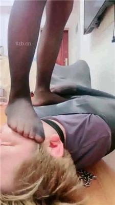 图片[11]_【桃子老师】束缚狗爬行-口水喂食-踩踏深喉-揪耳朵鞭打耳光_绳艺库视频下载