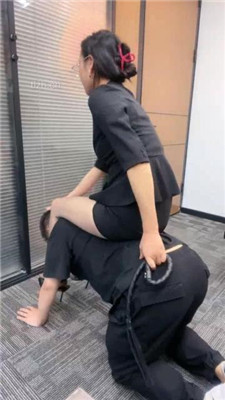 图片[3]_【Alice】高跟黑丝踩踏-鞭打骑马-坐脸窒息_绳艺库视频下载