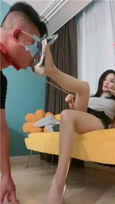 图片[17]_【不知名美女】银色高跟-碾压虐乳/坐垫吸臭/浓痰【完整版】_绳艺库视频下载