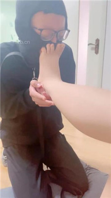 图片[9]_【嘉一】跪舔铆钉高跟美足_绳艺库视频下载