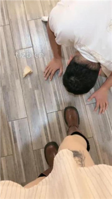 图片[14]_【香芋朱朱】长靴踩/人肉坐垫/踢踹/鞭打/白袜蹂躏_绳艺库视频下载