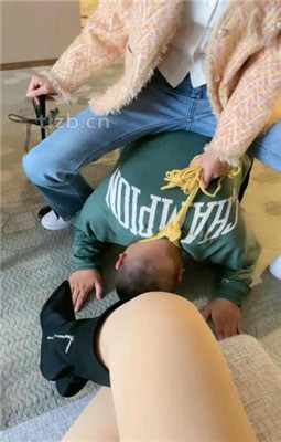 图片[12]_【酒鸽】双S-人体烟灰缸-长靴小白鞋踩/踩踏/骑马/闻臭白袜_绳艺库视频下载