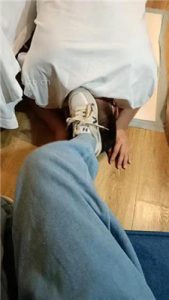 【颜可大大】运动后原味白袜恋足调/圣水泡面_绳艺库视频下载