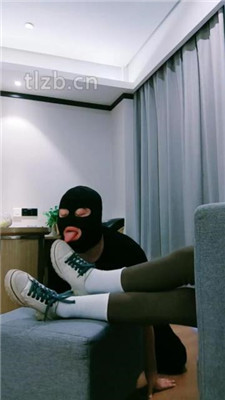 图片[3]_【护短S】跪舔小白鞋白袜/踩踏香蕉喂食_绳艺库视频下载