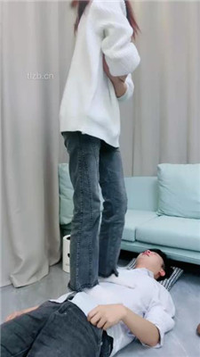 图片[17]_【术术】腿绞窒息/踩踏/原味白袜辱/踢踹/裸足踩狗脸_绳艺库视频下载