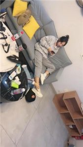 【乔妹】运动鞋白袜踩地毯狗/虐乳/鞭打_绳艺库视频下载