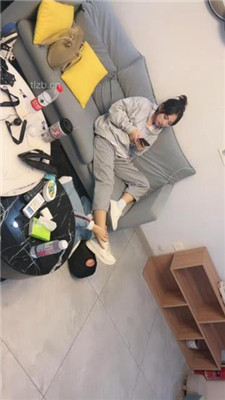 【乔妹】运动鞋白袜踩地毯狗/虐乳/鞭打_绳艺库视频下载