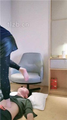 图片[12]_【羽神】跪舔超臭长靴白棉袜/吃脚皮臭脚踩脸_绳艺库视频下载