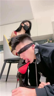 图片[6]_【玥樾】靴奴开发-坐垫羞辱/跪舔_绳艺库视频下载