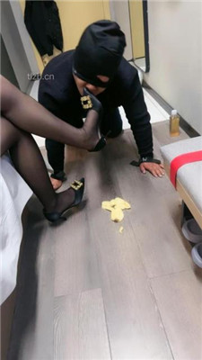 图片[12]_【小雅老师】黑丝高跟踩踏脚底喂食-喝圣水【完整版_绳艺库视频下载