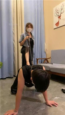 图片[20]_【甘露】凉鞋踩狗头/狗链遛狗/踢踹/骑马踩踏_绳艺库视频下载