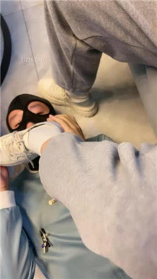 图片[5]_【乔妹】运动鞋白袜踩地毯狗/虐乳/鞭打_绳艺库视频下载