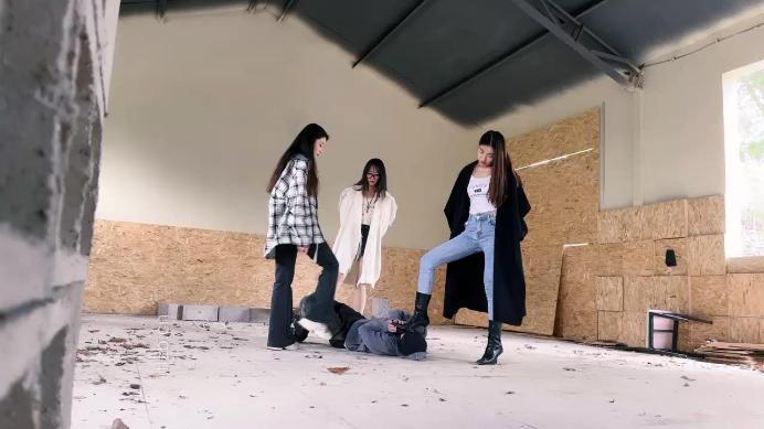 图片[6]_【宸宸】三S废弃厂房-艺术踢踹/踩踏【双视角版】_绳艺库视频下载