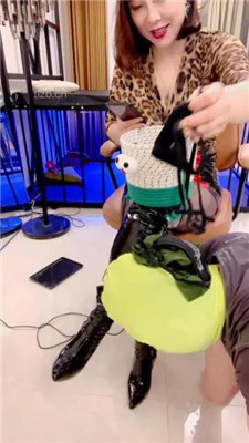 图片[14]_【梓夫人】长靴黑丝圈养绿帽狗囚禁虐_绳艺库视频下载