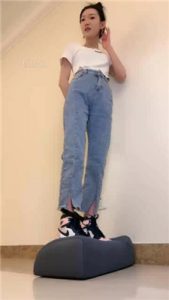 【文文sama】AJ全体重踩脸/内裤套头_绳艺库视频下载