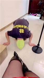 【梓夫人】长靴黑丝圈养绿帽狗囚禁虐_绳艺库视频下载